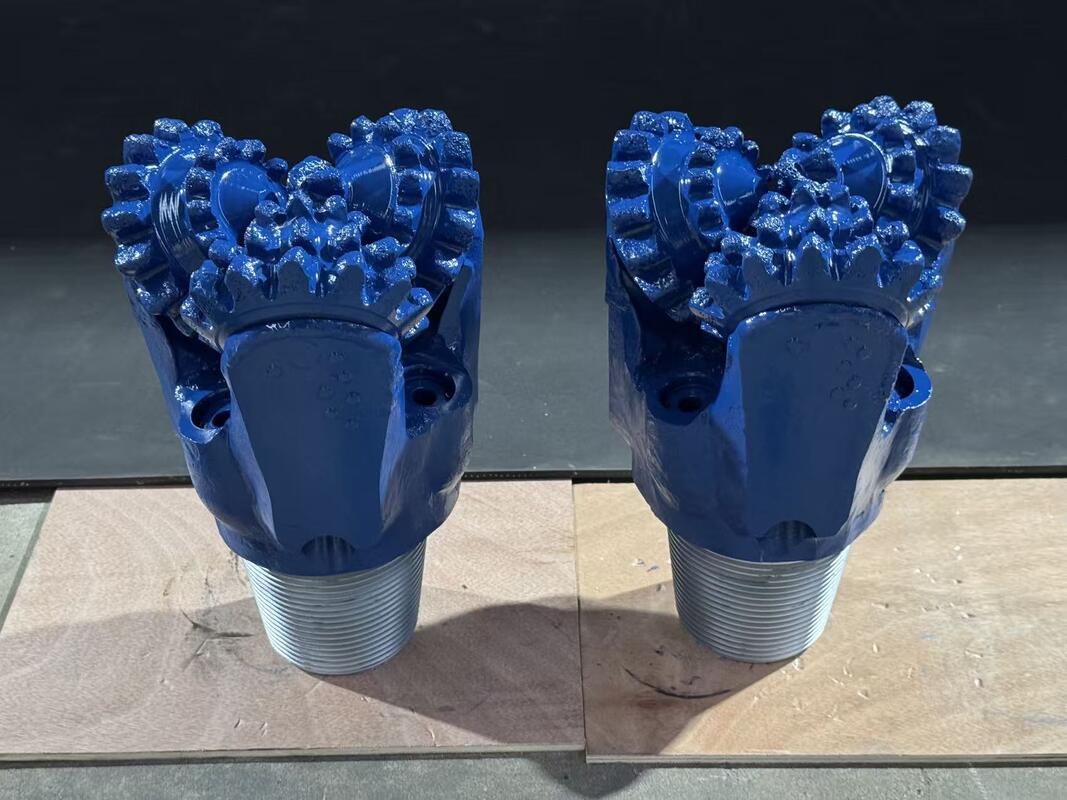 17 1/2 Inch Button IADC737 Çelik Kalıplı Tricone Drill Bit Petrol Buhranı için Kömür Madencilik Buhran Aracı